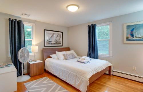 Deck and Grill, Walk to Beaches! Falmouth Retreat - Foto 30