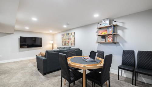 Light-filled retreat w hot tub & firepit - Foto 3