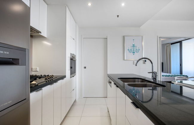 Ultra Broadbeach - Photo 40