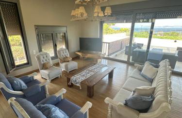 Seaside Villa with Private Football Pitch - Foto 5