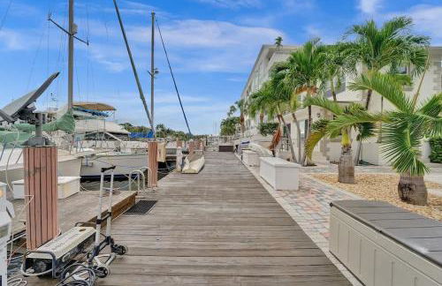 Beach Isles Modern 1BR Waterfront Apartment with Patio - Foto 54