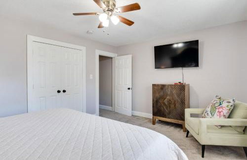 Near Family Fun! Centrally Located Indy Charmer - Foto 17