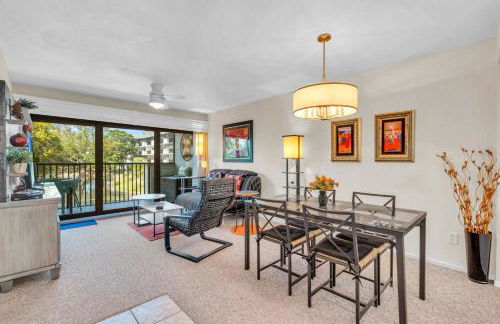 Second Floor With Lake and Fountain View - Photo 18