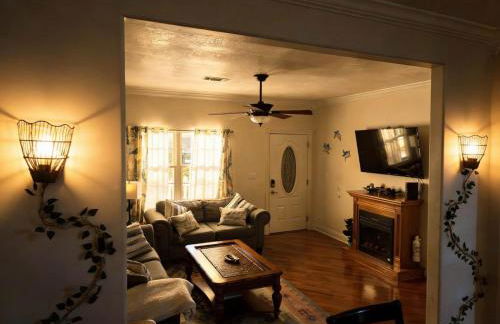 Peaceful Stay Near Biloxi Coast | 3 beds, 1 bath - Foto 21