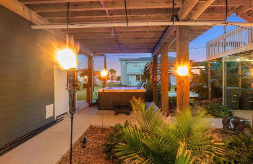 Walk to Sea Isle Beach Group Getaway with Deck! - Foto 35