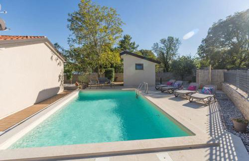 Malerische Villa mit Privatpool, mediterranem Garten, Outdoor-Kueche, Waschmaschine, Trockner - Photo 4