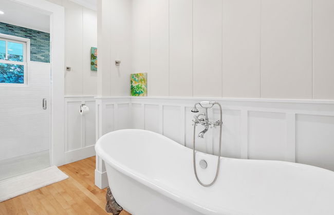 Gorgeous Renovated 1937 Plantation Style Beach House 50 Steps To The Center Of The Beach 5 Bedroom Home by RedAwning - Foto 39