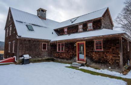 52-Acre Berkshires Farmhouse • Fire Pit Outdoor Dining Trails Copper Kettle Farm by AvantStay - Foto 46
