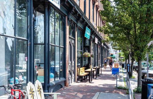 Bohemian Bungalow with Hot Tub - Foto 32