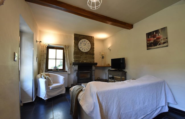 Cottage With Bubble Bath - Photo 9