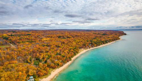 17 Mi to Skiing! Lake-View Michigan Home with Deck - Foto 3