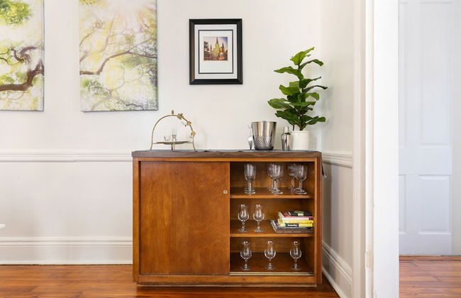 Uptown Spacious 4BD w Historic Charm - Foto 40