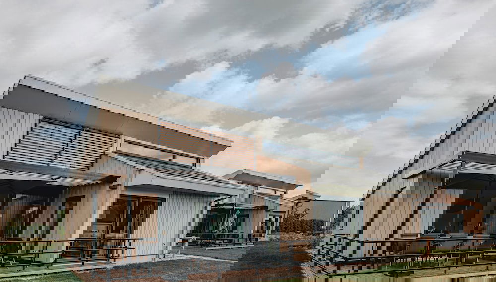 Modern Lodge Near Beach - Photo 1