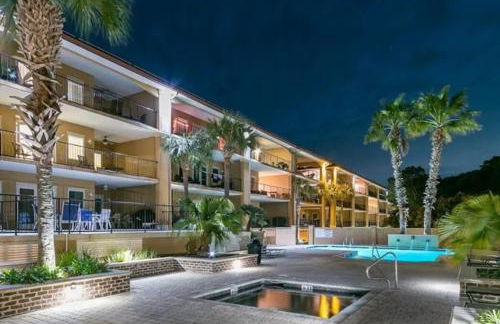 Unique 3BR, 1 of 5 Condos w/Huge Poolside Patio, Steps to Beach & Pier, Gated - Foto 1