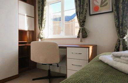 Kings Reach Slough nr Legoland and Ascot Stylish Homely House Sleeps Eight - Foto 34