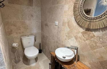 At Stéphanie and Damien's, Charming stone and pool - Foto 20