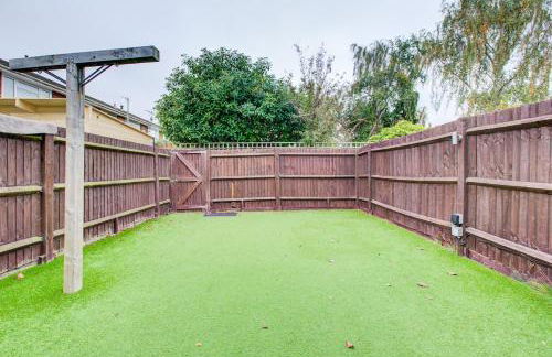 The Iver - 3BR - Spacious House - Free Parking - Photo 37