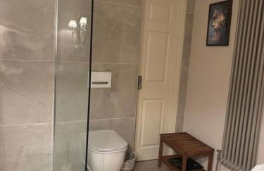 Courtyard House- Luxury Holiday House with floodlit Tennis court - Foto 35