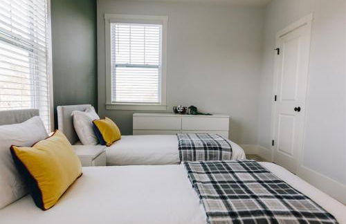 Birdsong Bungalow - Hot Tub, Game Room, Fire Pit - Foto 61