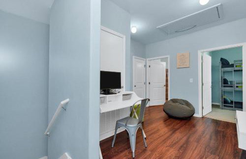 Summer Bliss 3BR Home, Walk to Beach Master Suite Sleeps 9 - Foto 39