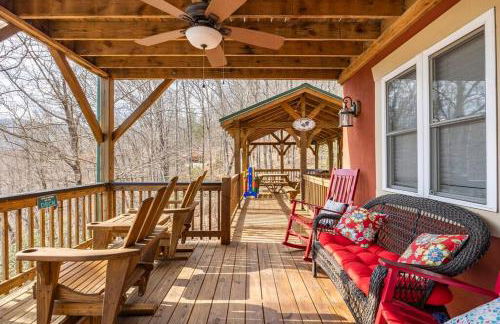 Red Rooster Family Cabin w/Hot Tub+Fire Pit+View - Foto 75