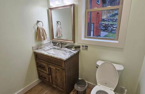 Powder Run - Modern 3BR Basecamp with Hot Tub, AC, EV Charger & Flat Parking - Foto 18