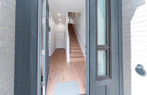 Dwntn Lux Townhome - Best Amenities- 3BD, 4BA - Photo 37