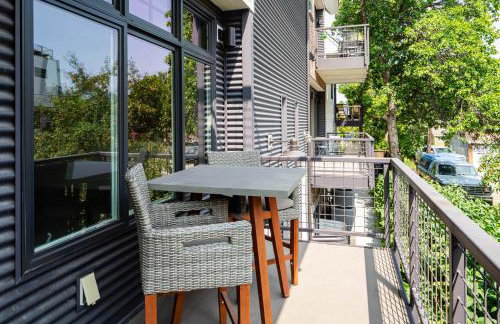 Your Downtown Urban Sanctuary - Walk to EVERYTHING - Foto 15