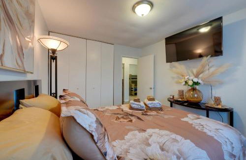 U-Med District Townhome with Private Yard and Grill - Photo 10