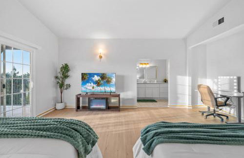 Entire Private Home with 4 Bedrooms 2 Bathrooms, Pool, View, 4 Parking, King Bed, Big Yard, Available Now - Foto 43