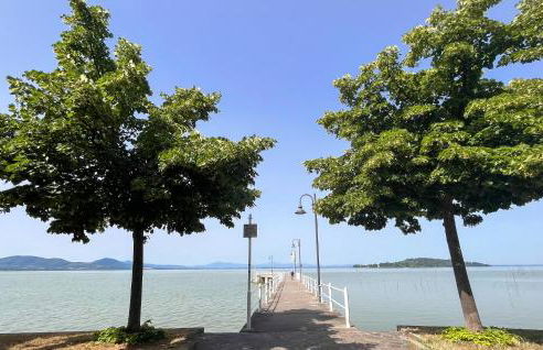 Stunning Apartment In San Feliciano - Foto 8