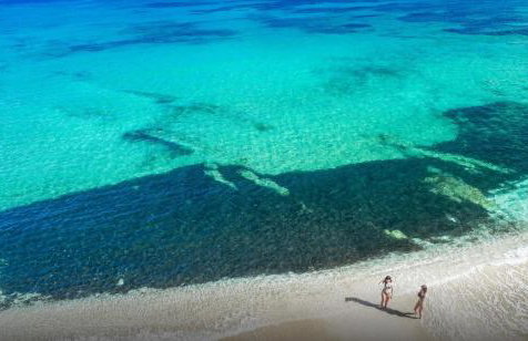 4BR Newly Renovated Retreat Tranquil Coastal Haven - Photo 29