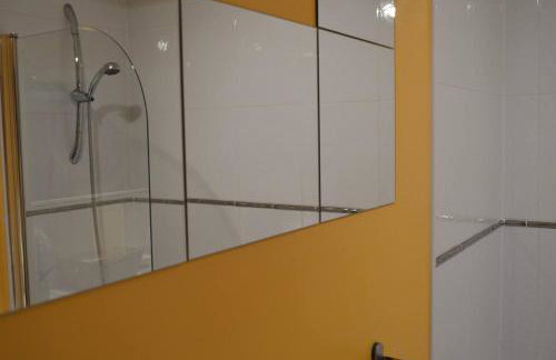 Large 2 bed flat, 2 bath, free parking & lift - Foto 7