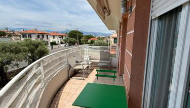 Charmant 2 pieces avec parking privé et piscine - Foto 5