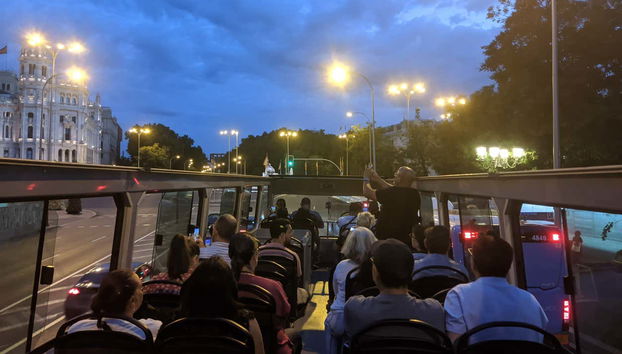 Disfrutando de la ruta nocturna por Madrid