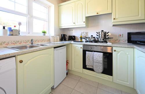 Bright 3BR House Ideal for Families & Groups - Foto 11