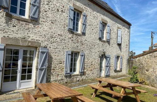 La Belle Etape grand gîte familial, 10min du Puy duFou - Foto 1