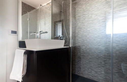 Apartment with Panoramic View of Milan and public free parking lot - Foto 18