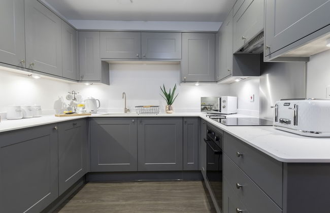 Elliot Oliver - Luxury 2 Bedroom Regency Apartment With Parking & EV Charger - Photo 9