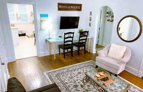 (53.1N) Walk to Forest Park in Comfort! - Foto 9