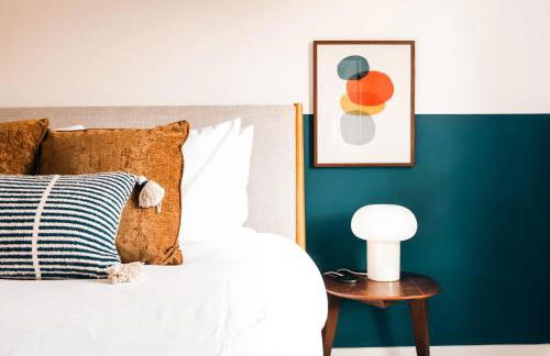 Colorful Sunnyside Escape - Walk to Dining & Parks - Foto 40