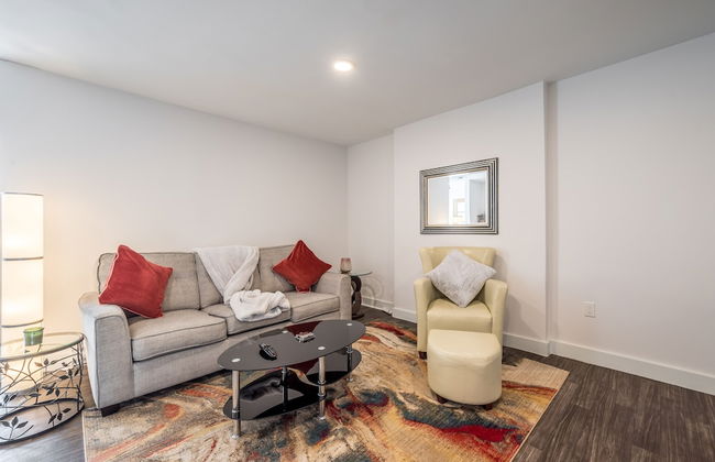 Modern Contemporary 2 Bedroom Suite - Photo 1