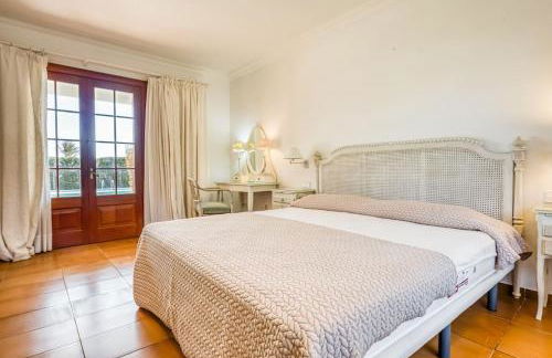 LA CALMA Espectacular villa con jardín y piscina en Menorca - Foto 10