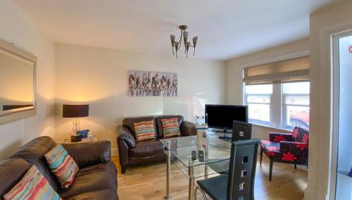 Largs Brisbane Cottage - Photo 1