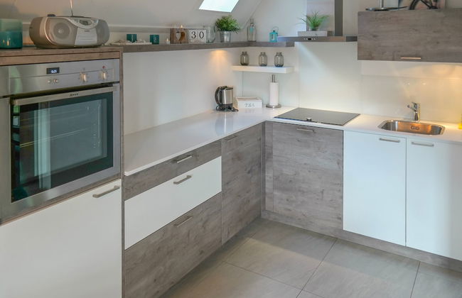 Modern Holiday Home at a Typical Dutch Canal, Close to the Lauwersmeer - Photo 6