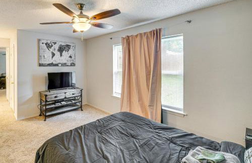 1 Mi to Denton Square Family Home with Fenced Yard! - Foto 17