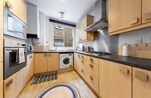 Lovely Split level 2 bedroom flat in NW London - Foto 13