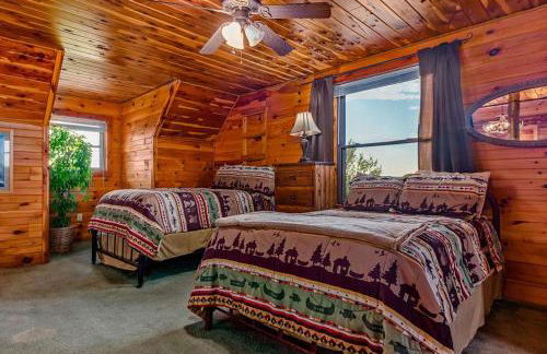 Lodge at OZK Ranch- Incredible mountaintop cabin with hot tub and views - Photo 29