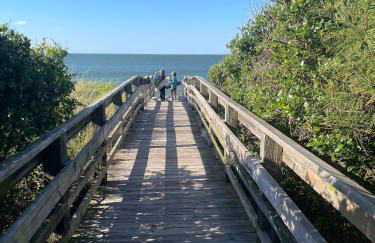 Casa del Mar - Bold, Bright & Steps to the Sand! - Foto 1