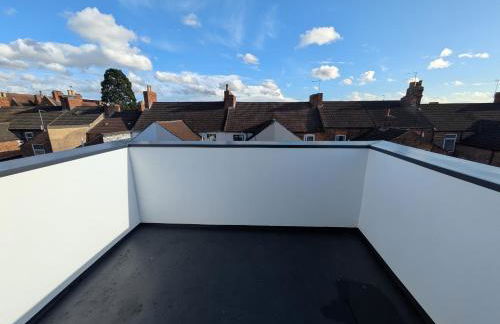 Modern Central Apartments with Balcony - Photo 33